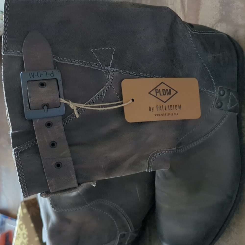 Brand New Boots size 39 which are 8.5